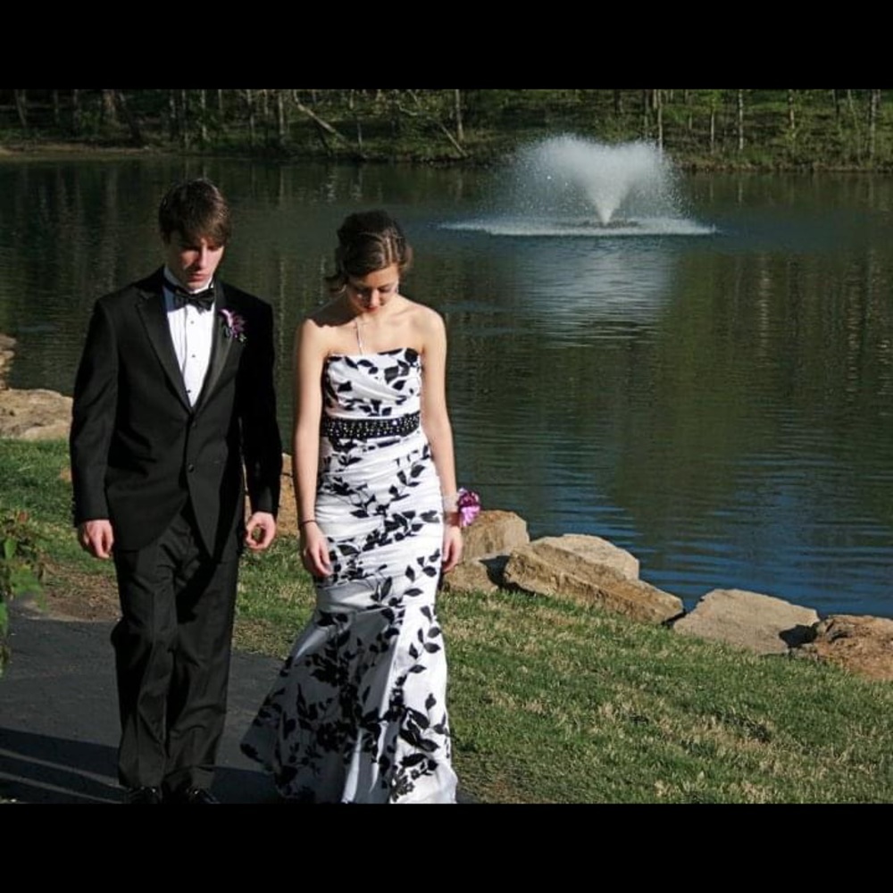 Prom Dress - Picture 2 of 7